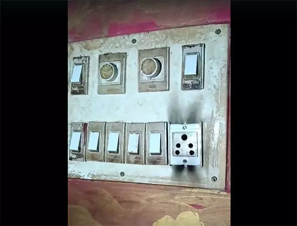 ವಾಮಂಜೂರು: ಸಿಡಿಲು ಬಡಿದು ಮನೆಗೆ ಹಾನಿ ವಾಮಂಜೂರು: ಸಿಡಿಲು ಬಡಿದು ಮನೆಗೆ ಹಾನಿ