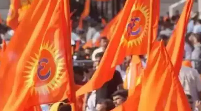 ಮಂಗಳೂರು | ಜಾತ್ರೆಯಲ್ಲಿ ಕೇಸರಿ ಧ್ವಜ ಹಾಕಿರುವ ಅಂಗಡಿಗಳಲ್ಲಿ ಮಾತ್ರ ವ್ಯಾಪಾರ ಮಾಡಿ: ವಿಎಚ್‌ಪಿ ಮುಖಂಡನ ಕರೆ