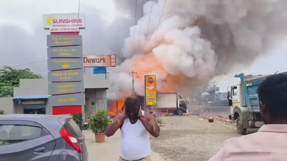 ಅತ್ತಿಬೆಲೆ ಪಟಾಕಿ ದುರಂತ: ಮ್ಯಾಜಿಸ್ಟೀರಿಯಲ್ ತನಿಖೆಗೆ ಆದೇಶ ಅತ್ತಿಬೆಲೆ ಪಟಾಕಿ ದುರಂತ: ಮ್ಯಾಜಿಸ್ಟೀರಿಯಲ್ ತನಿಖೆಗೆ ಆದೇಶ