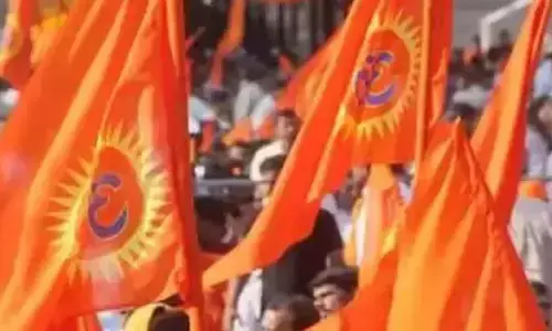 ಮಂಗಳೂರು | ಜಾತ್ರೆಯಲ್ಲಿ ಕೇಸರಿ ಧ್ವಜ ಹಾಕಿರುವ ಅಂಗಡಿಗಳಲ್ಲಿ ಮಾತ್ರ ವ್ಯಾಪಾರ ಮಾಡಿ: ವಿಎಚ್‌ಪಿ ಮುಖಂಡನ ಕರೆ