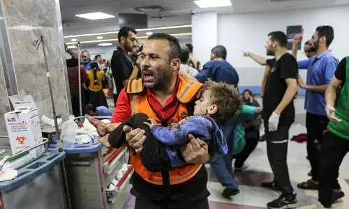 ಸಾವಿರಾರು ಜನರು ಆಶ್ರಯ ಪಡೆದಿದ್ದ ಗಾಝಾ ಆಸ್ಪತ್ರೆಯ ಮೇಲೆ ಇಸ್ರೇಲ್ ದಾಳಿ, ಕನಿಷ್ಠ 500 ಸಾವು