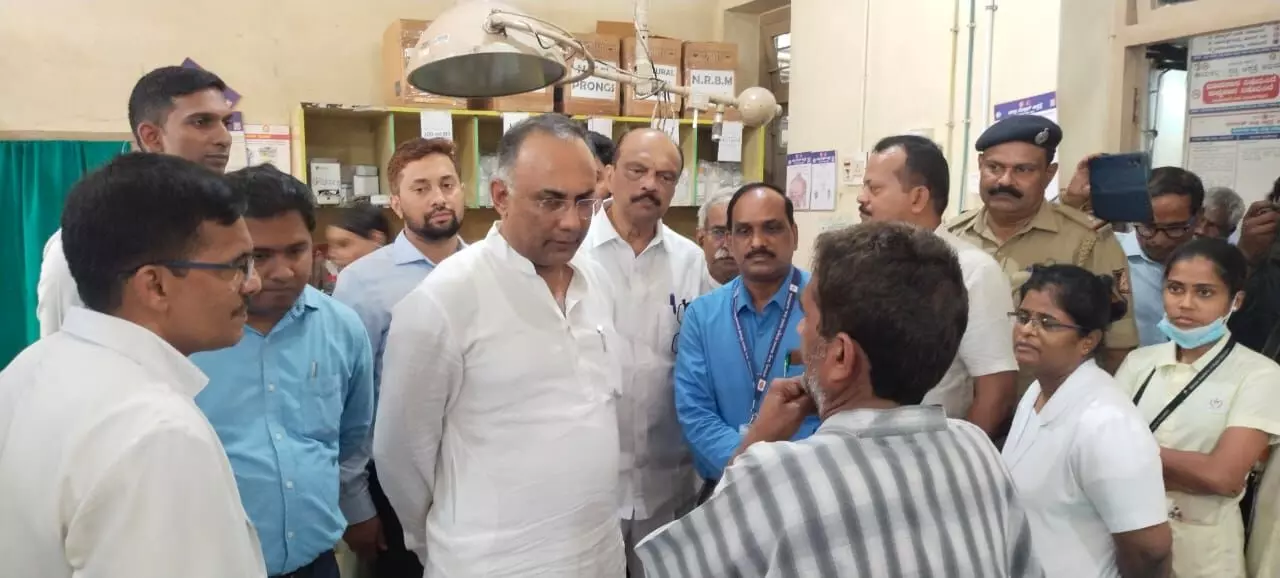 ವೆನ್ಲಾಕ್ ಆಸ್ಪತ್ರೆಗೆ ಶೀಘ್ರವೇ ಹೊಸ ಡಯಾಲಿಸಿಸ್ ಯಂತ್ರಗಳು: ದಿನೇಶ್ ಗುಂಡೂರಾವ್ ವೆನ್ಲಾಕ್ ಆಸ್ಪತ್ರೆಗೆ ಶೀಘ್ರವೇ ಹೊಸ ಡಯಾಲಿಸಿಸ್ ಯಂತ್ರಗಳು: ದಿನೇಶ್ ಗುಂಡೂರಾವ್