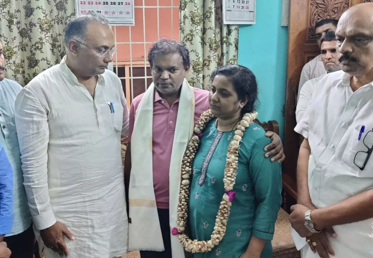 ಪುತ್ರ ಶೋಕದಲ್ಲೂ ಮಗನ ಅಂಗಾಂಗ ದಾನ ಮಾಡಿದ ಮಂಗಳೂರಿನ ಆದರ್ಶ ದಂಪತಿ ಪುತ್ರ ಶೋಕದಲ್ಲೂ ಮಗನ ಅಂಗಾಂಗ ದಾನ ಮಾಡಿದ ಮಂಗಳೂರಿನ ಆದರ್ಶ ದಂಪತಿ