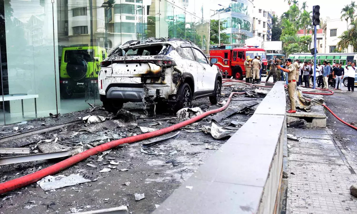 ಕೋರಮಂಗಲದ ಹುಕ್ಕಾ ಕೆಫೆಯಲ್ಲಿ ಬೆಂಕಿ ಅವಘಡ; ಜೀವ ಉಳಿಸಿಕೊಳ್ಳಲು ನಾಲ್ಕನೇ ಮಹಡಿಯಿಂದ ಜಿಗಿದ ಯುವಕ..!