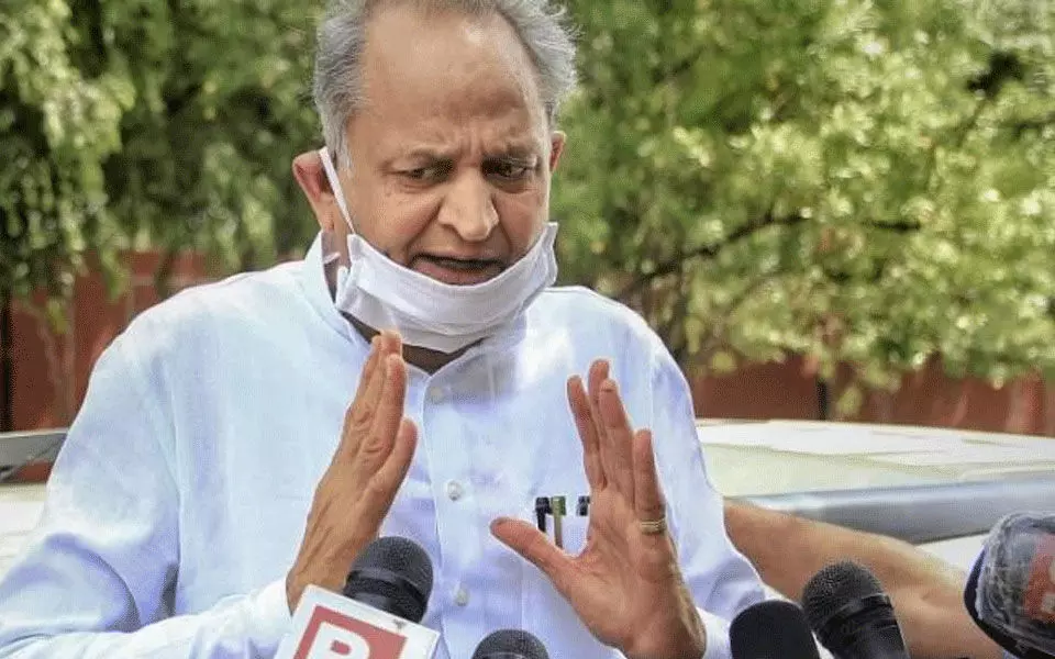 ಸಿಎಂ ಹುದ್ದೆ ತೊರೆಯಲು ಸಿದ್ದ, ಆದರೆ ಆ ಹುದ್ದೆ ನನ್ನ ಬಿಡುತ್ತಿಲ್ಲ: ಅಶೋಕ್ ಗೆಹ್ಲೋಟ್ ಸಿಎಂ ಹುದ್ದೆ ತೊರೆಯಲು ಸಿದ್ದ, ಆದರೆ ಆ ಹುದ್ದೆ ನನ್ನ ಬಿಡುತ್ತಿಲ್ಲ: ಅಶೋಕ್ ಗೆಹ್ಲೋಟ್