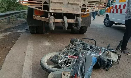 ಕಲಬುರಗಿ: ಲಾರಿಗೆ ಬೈಕ್ ಢಿಕ್ಕಿ; ಸವಾರ ಸಾವು