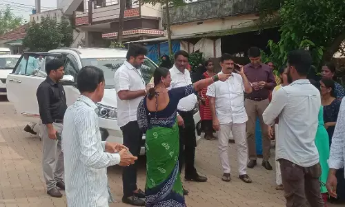 ವಾಮಂಜೂರು ಅಣಬೆ ತಯಾರಿಕಾ ಘಟಕ ಸ್ಥಳ ಪರಿಶೀಲನೆಗೆ ತೆರಳಿದ ಮೇಯರ್, ಆಯುಕ್ತರಿಗೆ ತರಾಟೆ