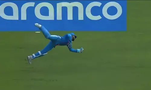 ಒಂದೇ ಕೈಯಲ್ಲಿ ಅದ್ಭುತ ಕ್ಯಾಚ್: ಟೀಕಾಕಾರರ ಬಾಯಿ ಮುಚ್ಚಿಸಿದ ರಾಹುಲ್