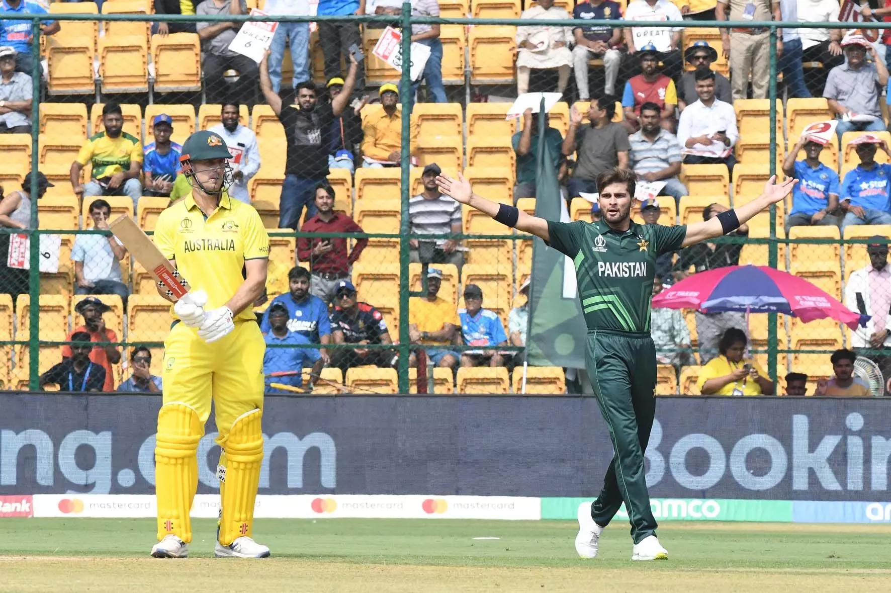 Photos - ಚಿನ್ನಸ್ವಾಮಿ ಕ್ರೀಡಾಂಗಣದಲ್ಲಿ ಆಸ್ಟ್ರೇಲಿಯಾ-ಪಾಕ್ ವಿಶ್ವಕಪ್ ಪಂದ್ಯ