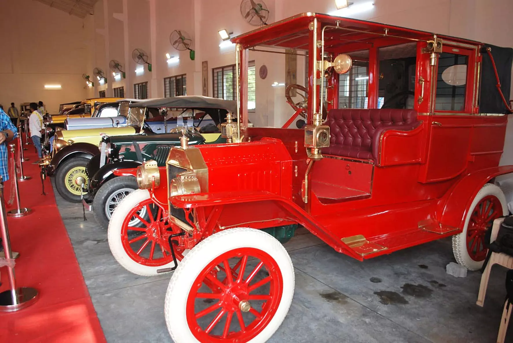 ದಸರಾ ವೈಭವದಲ್ಲಿ ವಿಂಟೇಜ್‌ ʼಕಾರುʼ ಬಾರು- ನೋಡಿ ಚಿತ್ರಗಳಲ್ಲಿ