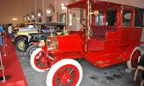 ದಸರಾ ವೈಭವದಲ್ಲಿ ವಿಂಟೇಜ್‌ ʼಕಾರುʼ ಬಾರು- ನೋಡಿ ಚಿತ್ರಗಳಲ್ಲಿ