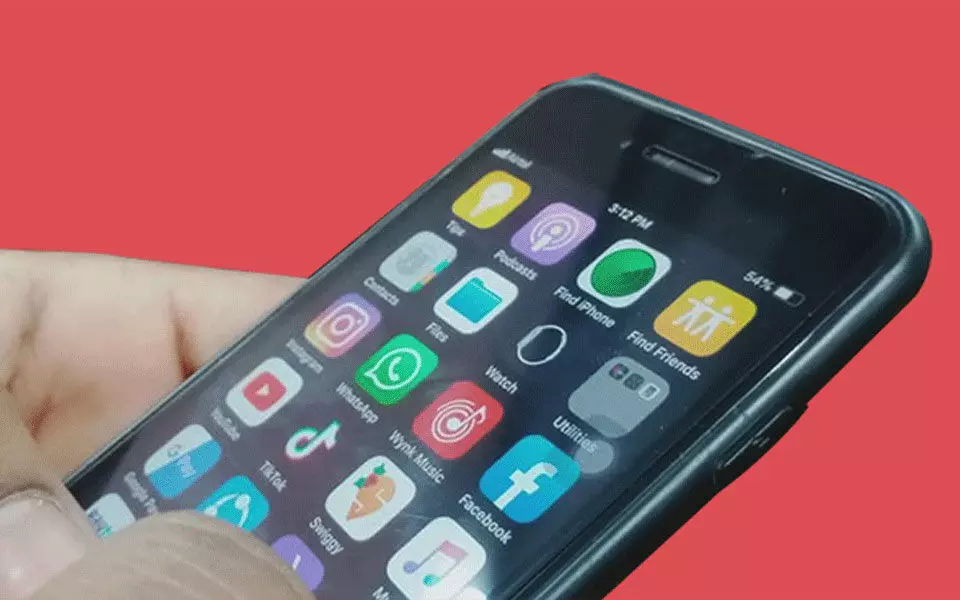 ಸ್ಮಾರ್ಟ್ ಫೋನ್ ಕೊಡಿಸಲು ನಿರಾಕರಿಸಿದ ತಾಯಿಯನ್ನು ಹತ್ಯೆಗೈದ ಪುತ್ರ