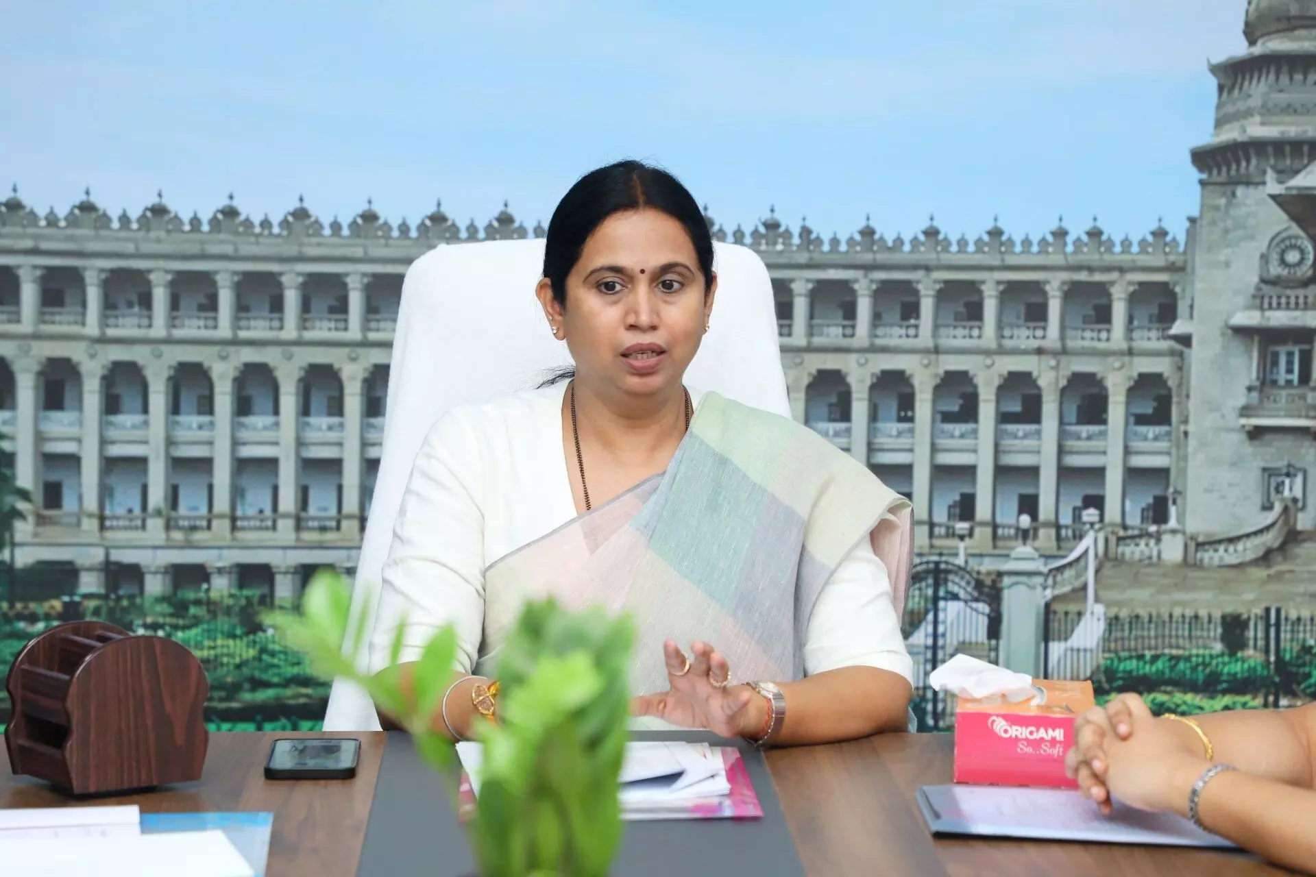 ನನ್ನ ಮೌನವೂ ದೌರ್ಬಲ್ಯ ಅಲ್ಲ: ಸಚಿವೆ ಲಕ್ಷ್ಮಿ ಹೆಬ್ಬಾಳ್ಕರ್ ನನ್ನ ಮೌನವೂ ದೌರ್ಬಲ್ಯ ಅಲ್ಲ: ಸಚಿವೆ ಲಕ್ಷ್ಮಿ ಹೆಬ್ಬಾಳ್ಕರ್