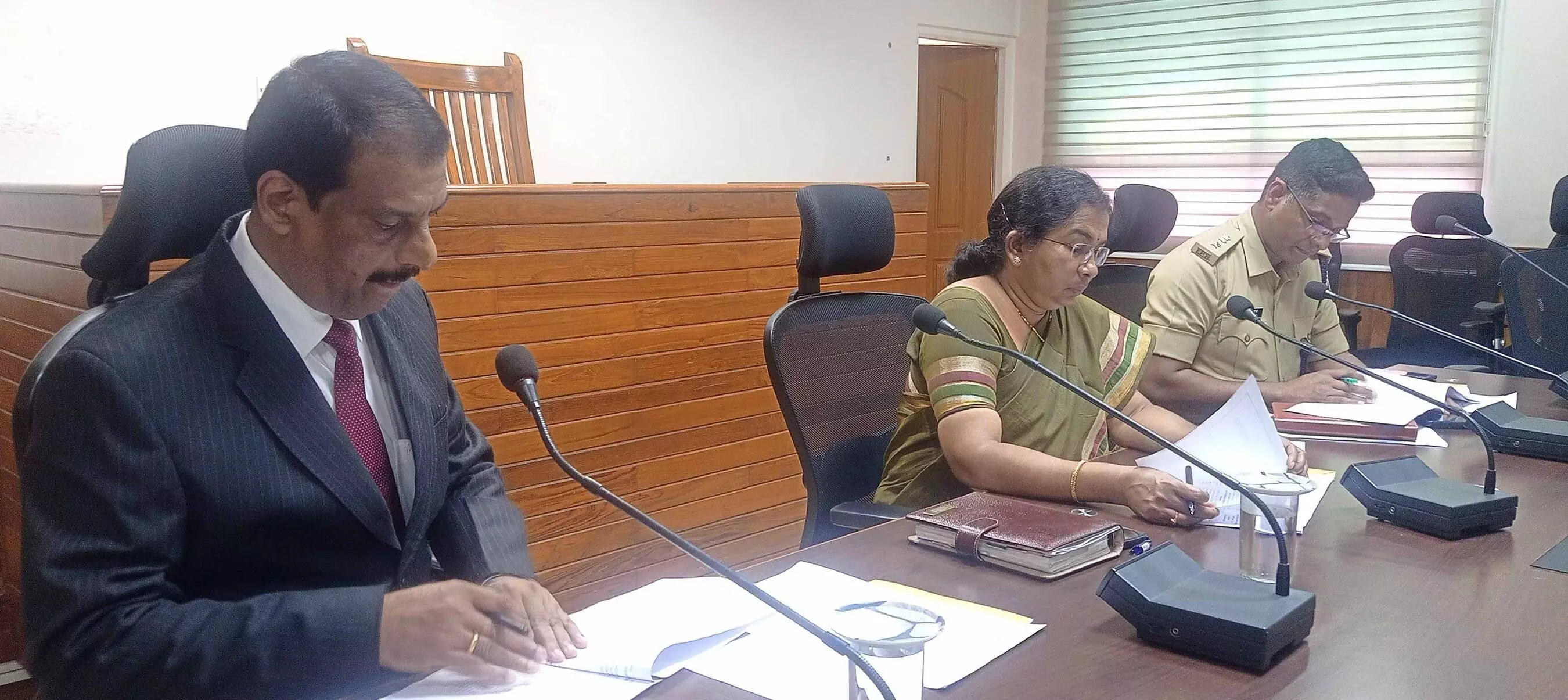 ಹೊರಜಿಲ್ಲೆಗಳ ವಲಸೆ ಕಾರ್ಮಿಕರ ಮೇಲೆ ದೌರ್ಜನ್ಯವಾಗದಂತೆ ಎಚ್ಚರ ವಹಿಸಿ: ಉಡುಪಿ ಡಿಸಿ ಡಾ. ವಿದ್ಯಾಕುಮಾರಿ ಹೊರಜಿಲ್ಲೆಗಳ ವಲಸೆ ಕಾರ್ಮಿಕರ ಮೇಲೆ ದೌರ್ಜನ್ಯವಾಗದಂತೆ ಎಚ್ಚರ ವಹಿಸಿ: ಉಡುಪಿ ಡಿಸಿ ಡಾ. ವಿದ್ಯಾಕುಮಾರಿ