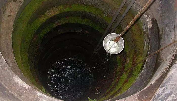 ಬಾವಿಗೆ ಬಿದ್ದು ಮಹಿಳೆ ಮೃತ್ಯು ಬಾವಿಗೆ ಬಿದ್ದು ಮಹಿಳೆ ಮೃತ್ಯು