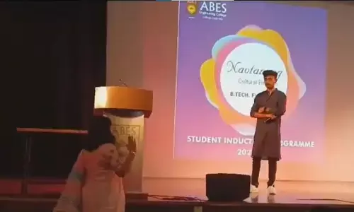 ಉತ್ತರಪ್ರದೇಶ: ಸಾಂಸ್ಕೃತಿಕ ಕಾರ್ಯಕ್ರಮದಲ್ಲಿ ಜೈ ಶ್ರೀ ರಾಮ್ ಘೋಷಣೆ ಕೂಗಿದ ವಿದ್ಯಾರ್ಥಿಗೆ ಆಕ್ಷೇಪ ವ್ಯಕ್ತಪಡಿಸಿದ ಅಧ್ಯಾಪಕರು ಅಮಾನತು