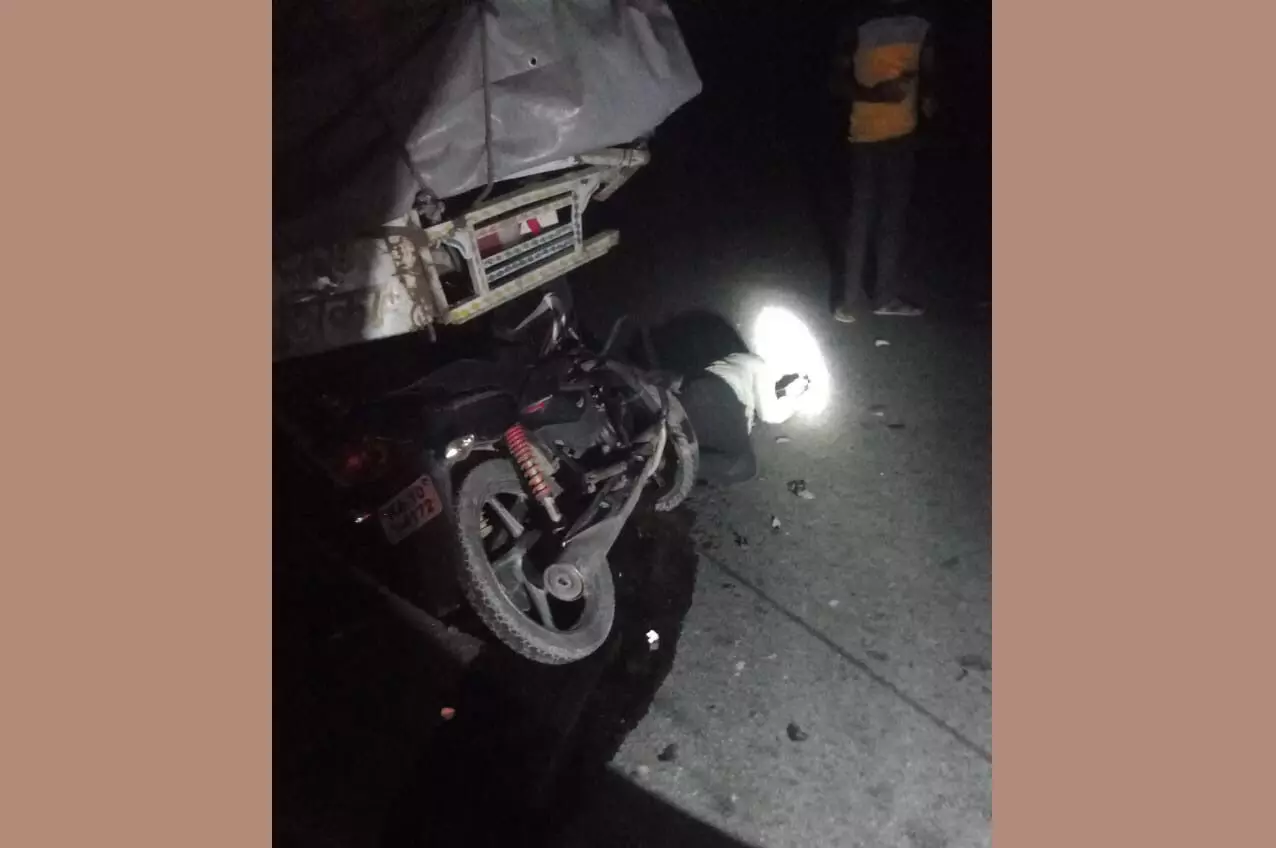 ಹನೂರು: ರಸ್ತೆ ಅಪಘಾತಕ್ಕೆ ಯುವಕ ಬಲಿ ಹನೂರು: ರಸ್ತೆ ಅಪಘಾತಕ್ಕೆ ಯುವಕ ಬಲಿ