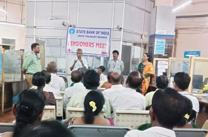 ಉಡುಪಿ: ಸ್ಟೇಟ್ ಬ್ಯಾಂಕಿನಲ್ಲಿ ನಿವೃತ್ತರ ಸಮ್ಮಿಲನ ಕಾರ್ಯಕ್ರಮ ಉಡುಪಿ: ಸ್ಟೇಟ್ ಬ್ಯಾಂಕಿನಲ್ಲಿ ನಿವೃತ್ತರ ಸಮ್ಮಿಲನ ಕಾರ್ಯಕ್ರಮ