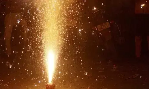 ಪಟಾಕಿಯ ಖುಷಿ ಬದುಕು ಕಸಿಯದಿರಲಿ!