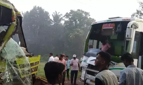 ಶಿರಸಿ | ಎರಡು ಬಸ್ಸುಗಳು ಮುಖಾಮುಖಿ ಢಿಕ್ಕಿ: ಹಲವು ಪ್ರಯಾಣಿಕರಿಗೆ ಗಾಯ