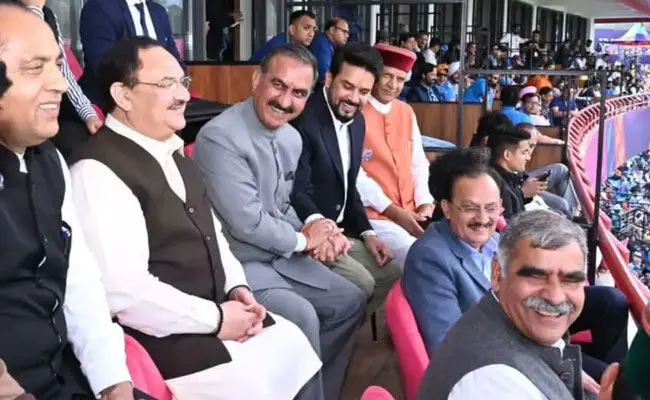 ಪಕ್ಷಬೇಧ ಮರೆತು ಜೊತೆಯಾಗಿ ಭಾರತ-ನ್ಯೂಝಿಲ್ಯಾಂಡ್ ಪಂದ್ಯ ವೀಕ್ಷಿಸಿದ ರಾಜಕೀಯ ಮುಖಂಡರು