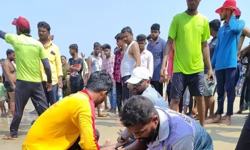 ಮುರ್ಡೇಶ್ವರ: ಸಮುದ್ರದಲ್ಲಿ ಮುಳುಗುತ್ತಿದ್ದ ಮೂವರು ಪ್ರವಾಸಿಗರ ರಕ್ಷಣೆ