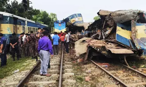 ಬಾಂಗ್ಲಾದೇಶ : ಪ್ಯಾಸೆಂಜರ್ ರೈಲಿಗೆ ಢಿಕ್ಕಿ ಹೊಡೆದ ಸರಕು ರೈಲು; ಕನಿಷ್ಠ 20 ಮಂದಿ ಸಾವು, ಹಲವರಿಗೆ ಗಾಯ