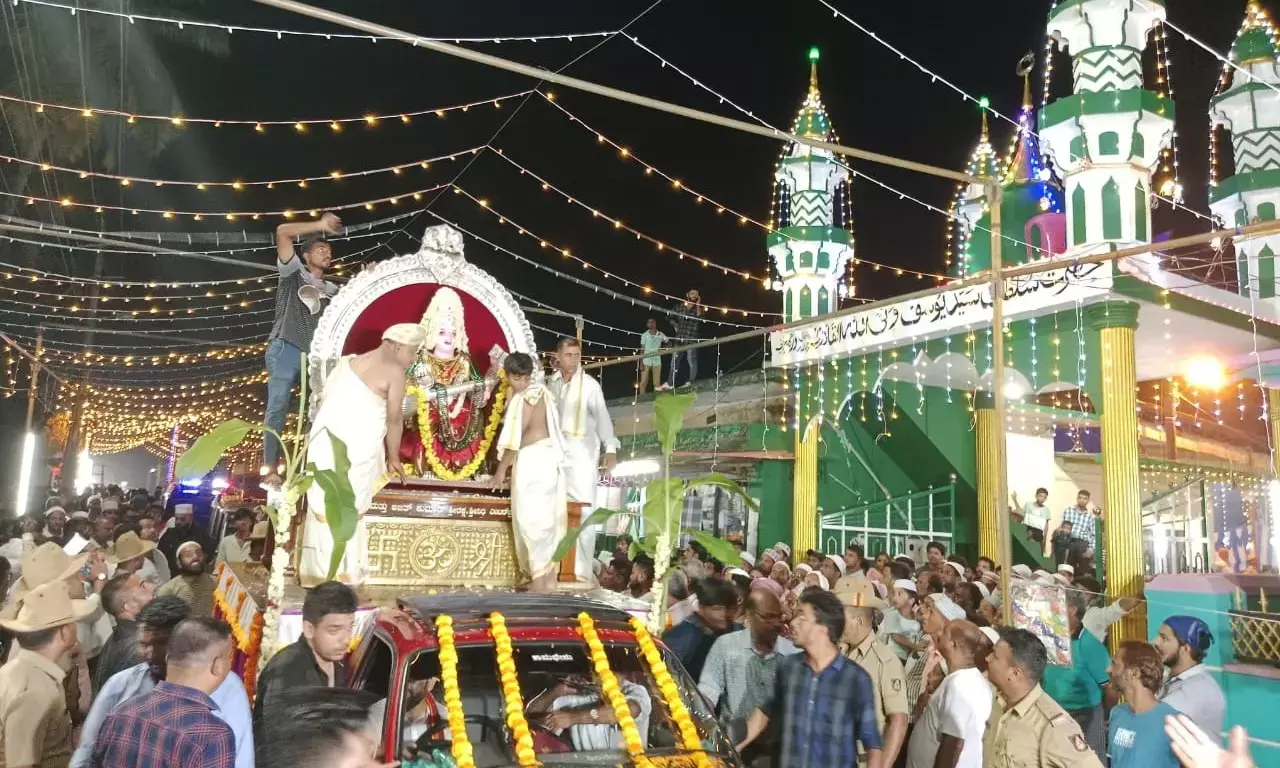 ಕುಂದಾಪುರ : ಕೋಮು ಸೌಹಾರ್ದತೆಗೆ ಸಾಕ್ಷಿಯಾದ ನವರಾತ್ರಿ ಮೆರವಣಿಗೆ - ಉರೂಸ್ ಕಾರ್ಯಕ್ರಮ