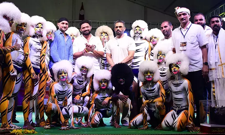 ಮಂಗಳೂರು: ಪಿಲಿನಲಿಕೆ ಸ್ಪರ್ಧೆಗೆ ತಾರಾ ಮೆರುಗು; ಕ್ರಿಕೆಟಿಗ ಹರ್ಭಜನ್ ಸಿಂಗ್, ಚಿತ್ರನಟ ಸುನೀಲ್ ಶೆಟ್ಟಿ ಭಾಗಿ