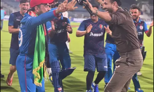 ಪಾಕಿಸ್ತಾನ ವಿರುದ್ಧ ಅಫ್ಘಾನಿಸ್ತಾನಕ್ಕೆ ಜಯ: ರಶೀದ್ ಖಾನ್ ಜೊತೆ ಹೆಜ್ಜೆ ಹಾಕಿದ ಭಾರತದ ಕ್ರಿಕೆಟಿಗ ಇರ್ಫಾನ್ ಪಠಾಣ್