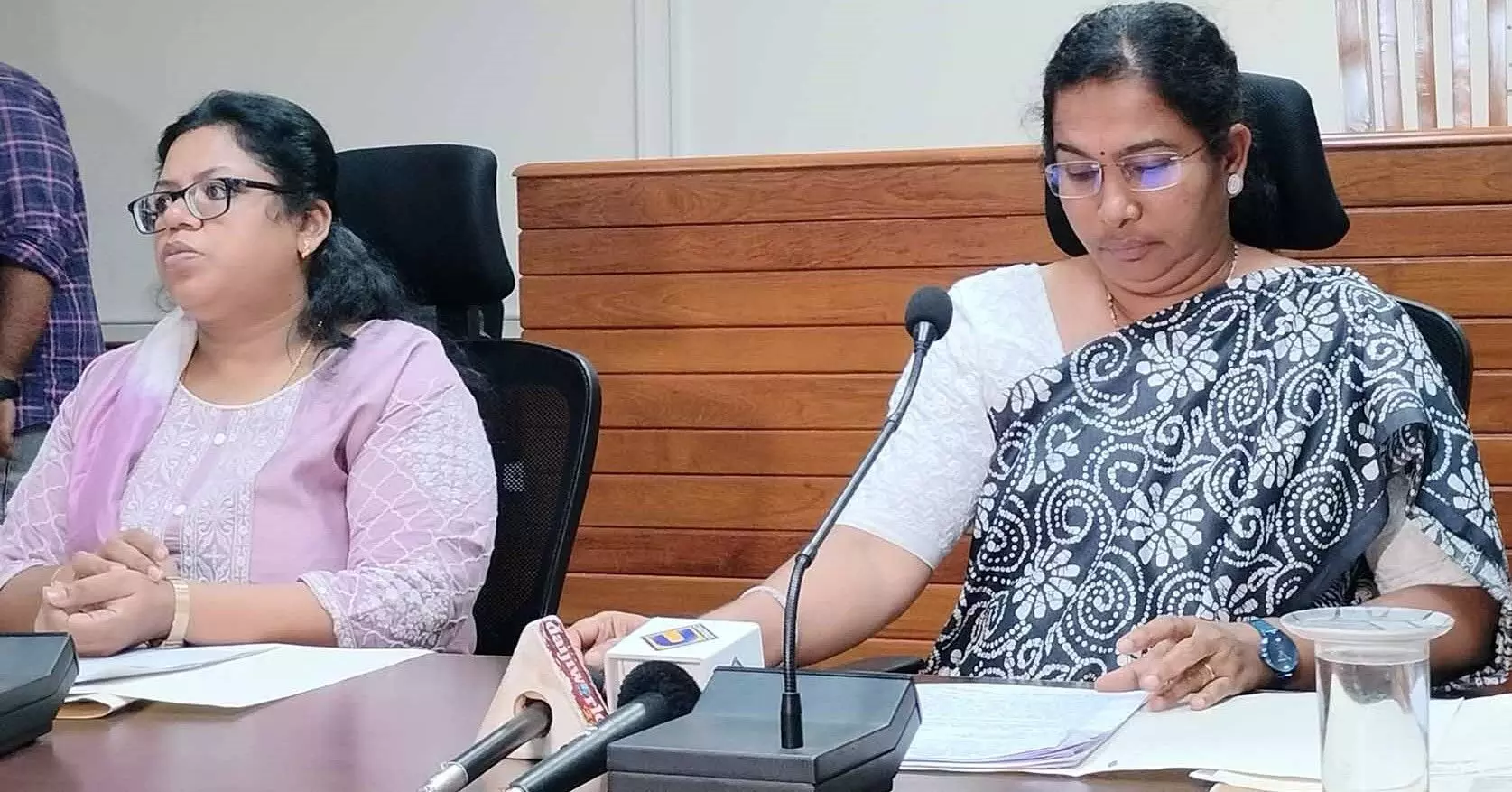 ಅ.27ರಂದು ಉಡುಪಿ ಜಿಲ್ಲಾ ಮತದಾರರ ಪರಿಷ್ಕೃತ ಕರಡು ಪಟ್ಟಿ ಪ್ರಕಟ: ಡಿಸಿ ಡಾ. ವಿದ್ಯಾಕುಮಾರಿ ಅ.27ರಂದು ಉಡುಪಿ ಜಿಲ್ಲಾ ಮತದಾರರ ಪರಿಷ್ಕೃತ ಕರಡು ಪಟ್ಟಿ ಪ್ರಕಟ: ಡಿಸಿ ಡಾ. ವಿದ್ಯಾಕುಮಾರಿ