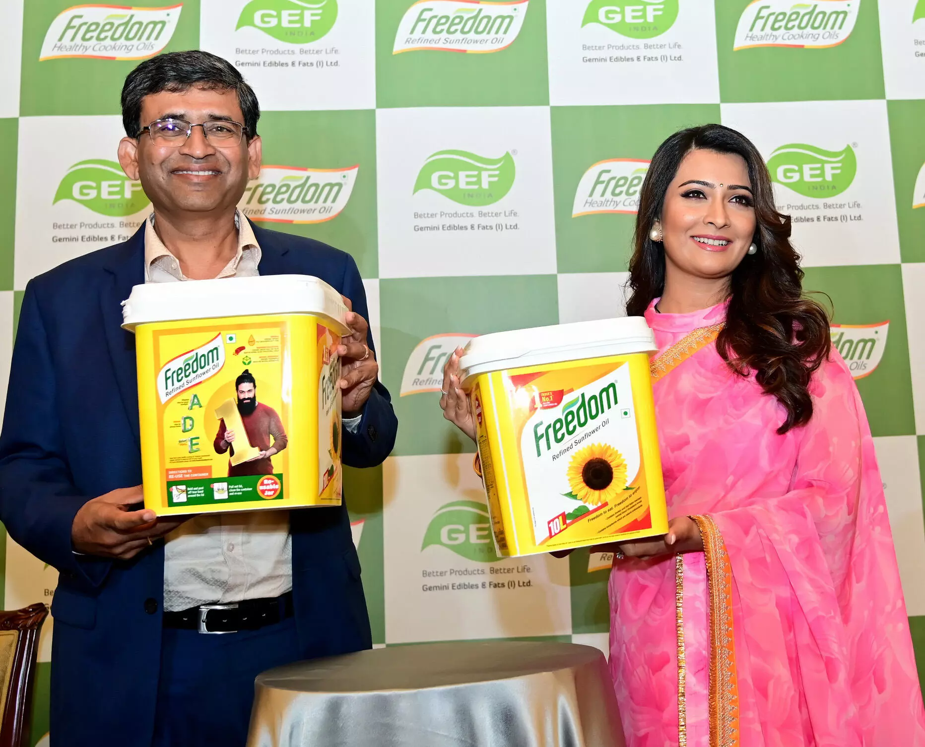 ‘ಫ್ರೀಡಂ ರಿಫೈನ್ಡ್ ಸನ್ ಫ್ಲವರ್ ಆಯಿಲ್’ನ 10 ಲೀ. ಬಹುಬಳಕೆಯ ಜಾರ್ ಬಿಡುಗಡೆ ಮಾಡಿದ ಜಿಇಎಫ್ ಇಂಡಿಯಾ ‘ಫ್ರೀಡಂ ರಿಫೈನ್ಡ್ ಸನ್ ಫ್ಲವರ್ ಆಯಿಲ್’ನ 10 ಲೀ. ಬಹುಬಳಕೆಯ ಜಾರ್ ಬಿಡುಗಡೆ ಮಾಡಿದ ಜಿಇಎಫ್ ಇಂಡಿಯಾ