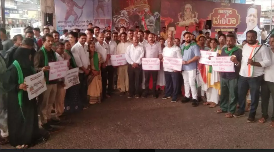 ಕಾರ್ಕಳದಲ್ಲಿ ಪರಶುರಾಮನ ಫೈಬರ್ ಪ್ರತಿಮೆ ನಿರ್ಮಿಸಿ ಕಂಚಿನದ್ದೆಂದು ಮೋಸಗೊಳಿಸಲಾಗಿದೆ: ಕಾಂಗ್ರೆಸ್ ಪ್ರತಿಭಟನೆ