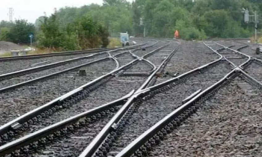 ರೈಲ್ವೇ ಹಳಿಯಲ್ಲಿ ಆತ್ಮಹತ್ಯೆ ತನಿಖೆಗೆ ತೆರಳಿದ್ದ ವೇಳೆ ಹಠಾತ್ತನೆ ಬಂದ ರೈಲು; ನಾಲ್ವರು ಮುಲ್ಕಿ ಪೊಲೀಸರು ಪವಾಡ ಸದೃಶ ಪಾರು!