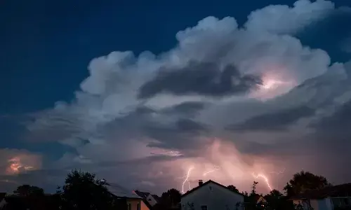 ಚಂಡಮಾರುತ ತೇಜ್‌ ಪ್ರಭಾವ: ಯುಎಇಯಾದ್ಯಂತ ಗುಡುಗು ಮಿಂಚು ಸಹಿತ ಭಾರೀ ಮಳೆ