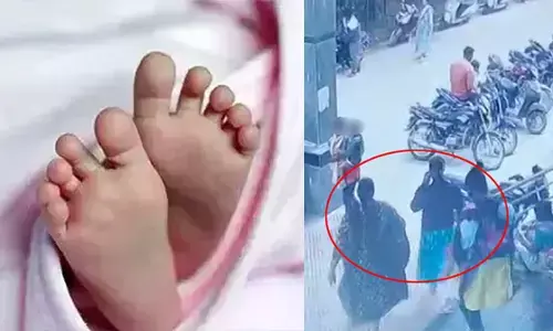 ಕೋಲಾರ | ಕಾಲೇಜು ಬ್ಯಾಗ್‌ನಲ್ಲಿಟ್ಟು ಜಿಲ್ಲಾಸ್ಪತ್ರೆಯಿಂದ ಗಂಡು ಶಿಶು ಅಪಹರಣ; ಪ್ರಕರಣ ದಾಖಲು