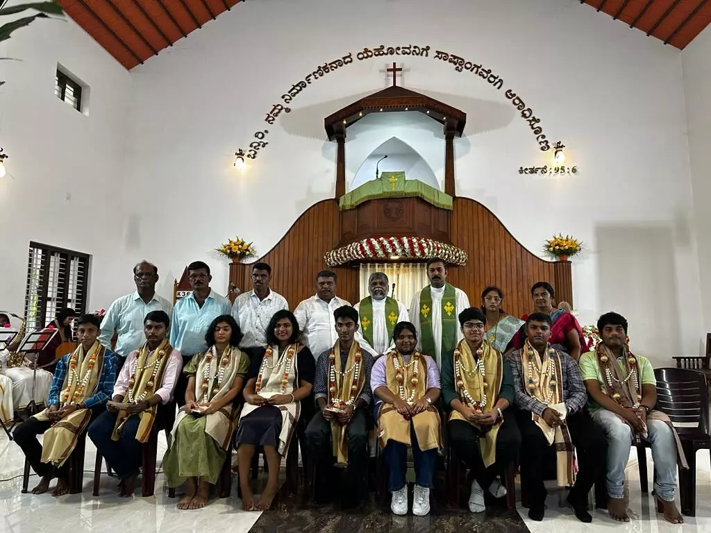 ಸಿಎಸ್ಐ ಅಮ್ಮನ್ ಮೆಮೋರಿಯಲ್ ಚರ್ಚ್ ನಿಂದ ಪ್ರತಿಭಾವಂತ ವಿದ್ಯಾರ್ಥಿಗಳಿಗೆ ಗೌರವ ಸಲ್ಲಿಕೆ