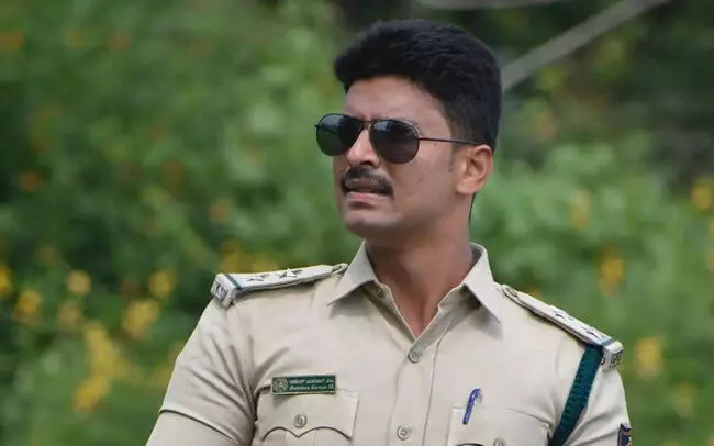 ಹುಲಿ ಉಗುರು ಪ್ರಕರಣ: ಅಮಾನತುಗೊಂಡ ಬೆನ್ನಲ್ಲೇ ಅರಣ್ಯ ಅಧಿಕಾರಿಯ ಬಂಧನ ಹುಲಿ ಉಗುರು ಪ್ರಕರಣ: ಅಮಾನತುಗೊಂಡ ಬೆನ್ನಲ್ಲೇ ಅರಣ್ಯ ಅಧಿಕಾರಿಯ ಬಂಧನ