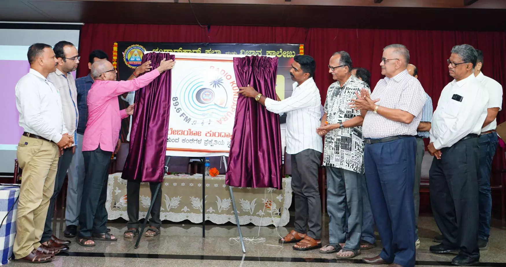 ರೇಡಿಯೋ ಎಲ್ಲ ಮಾಧ್ಯಮಗಳಿಗಿಂತ ಭಿನ್ನ: ರವಿ ಬಸ್ರೂರು ರೇಡಿಯೋ ಎಲ್ಲ ಮಾಧ್ಯಮಗಳಿಗಿಂತ ಭಿನ್ನ: ರವಿ ಬಸ್ರೂರು