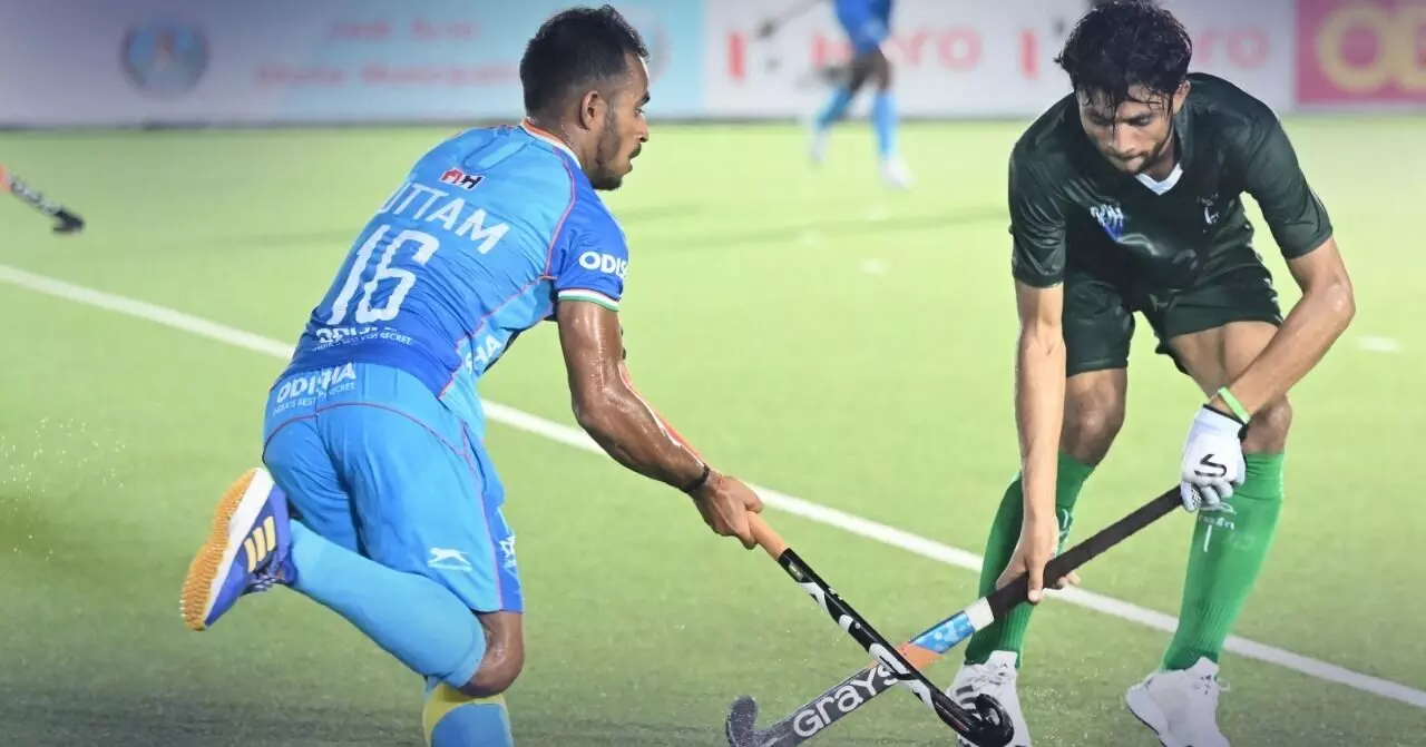 ಸುಲ್ತಾನ್ ಆಫ್ ಜೊಹೊರ್ ಕಪ್ ಜೂನಿಯರ್ ಹಾಕಿ ಪಂದ್ಯಾವಳಿ; ಭಾರತ-ಪಾಕಿಸ್ತಾನ 3-3 ಡ್ರಾ ಸುಲ್ತಾನ್ ಆಫ್ ಜೊಹೊರ್ ಕಪ್ ಜೂನಿಯರ್ ಹಾಕಿ ಪಂದ್ಯಾವಳಿ; ಭಾರತ-ಪಾಕಿಸ್ತಾನ 3-3 ಡ್ರಾ