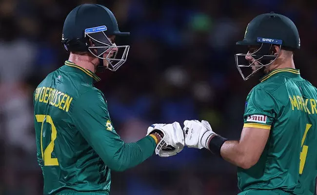ವಿಶ್ವಕಪ್: ಪಾಕಿಸ್ತಾನ ವಿರುದ್ಧ ದಕ್ಷಿಣ ಆಫ್ರಿಕಾಗೆ ರೋಚಕ ಗೆಲುವು ವಿಶ್ವಕಪ್: ಪಾಕಿಸ್ತಾನ ವಿರುದ್ಧ ದಕ್ಷಿಣ ಆಫ್ರಿಕಾಗೆ ರೋಚಕ ಗೆಲುವು