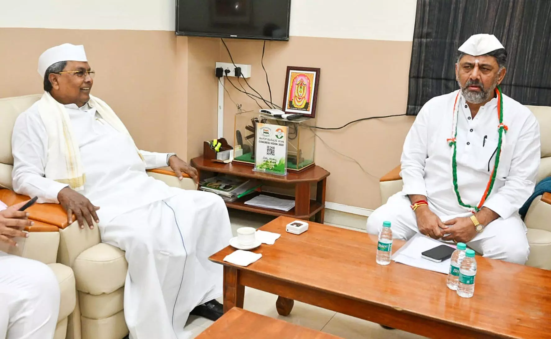 ನಿಗಮ, ಮಂಡಳಿಗಳ ನೇಮಕಕ್ಕೆ ಪಟ್ಟಿ ಸಿದ್ಧ; ಮಹತ್ವದ ಸಭೆ ನಡೆಸಿದ ಸಿಎಂ, ಡಿಸಿಎಂ ನಿಗಮ, ಮಂಡಳಿಗಳ ನೇಮಕಕ್ಕೆ ಪಟ್ಟಿ ಸಿದ್ಧ; ಮಹತ್ವದ ಸಭೆ ನಡೆಸಿದ ಸಿಎಂ, ಡಿಸಿಎಂ