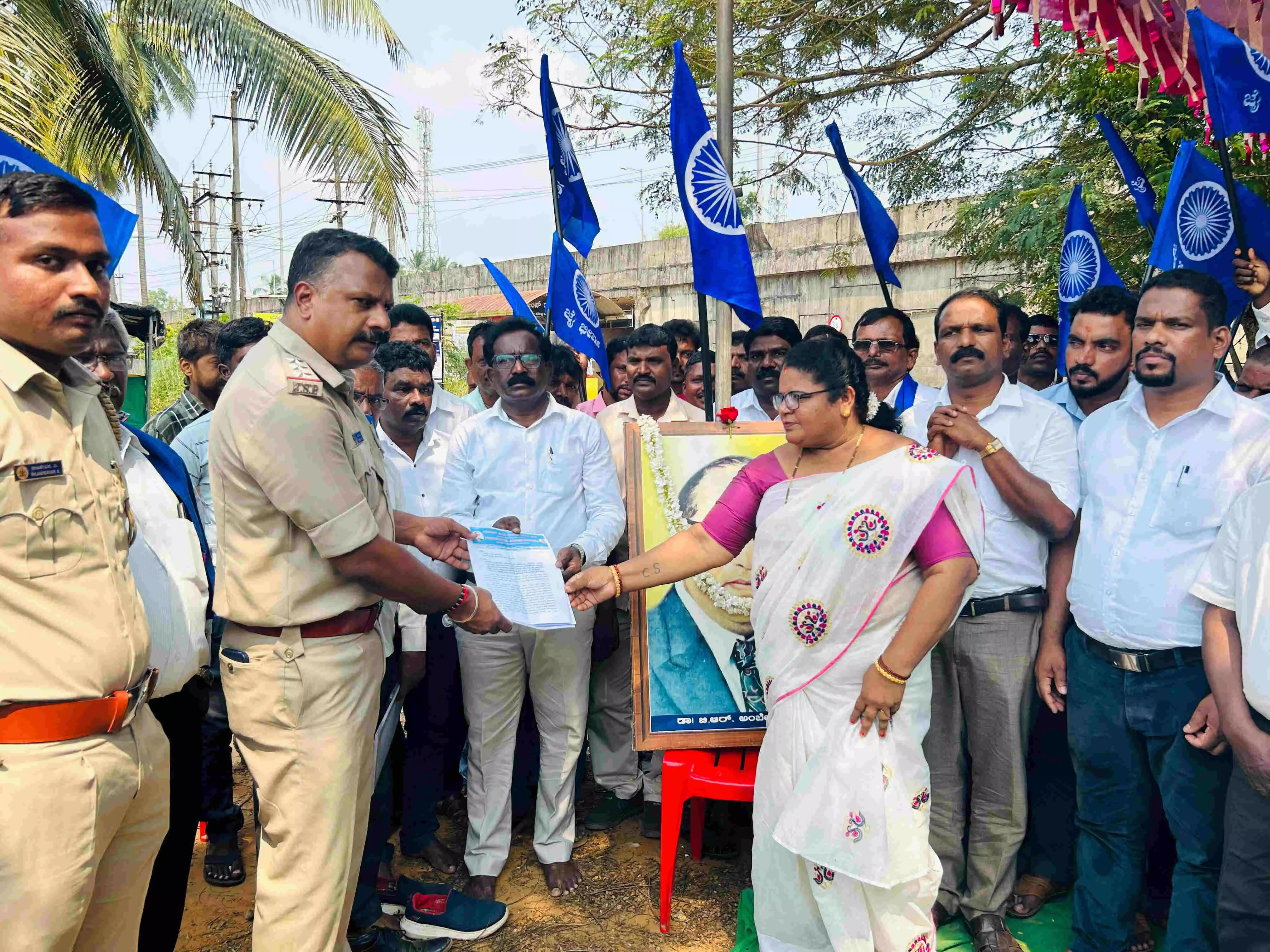 ಮಹಿಳಾ ದೌರ್ಜನ್ಯ: ಕೋಟ ಎಸ್ಸೈ ವಜಾಕ್ಕೆ ಆಗ್ರಹಿಸಿ ಪ್ರತಿಭಟನೆ