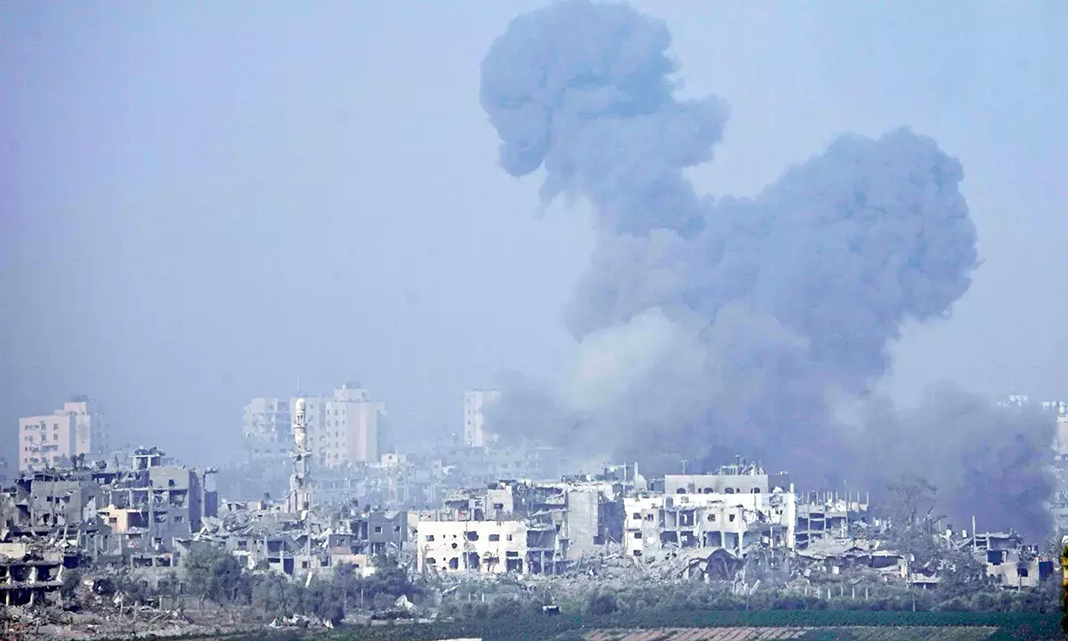 ಗಾಝಾದಲ್ಲಿ ದಾಳಿ ತೀವ್ರಗೊಳಿಸಿದ ಇಸ್ರೇಲ್: ಸಂವಹನ ವ್ಯವಸ್ಥೆ ಕಡಿತ