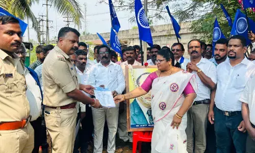 ಮಹಿಳಾ ದೌರ್ಜನ್ಯ: ಕೋಟ ಎಸ್ಸೈ ವಜಾಕ್ಕೆ ಆಗ್ರಹಿಸಿ ಪ್ರತಿಭಟನೆ