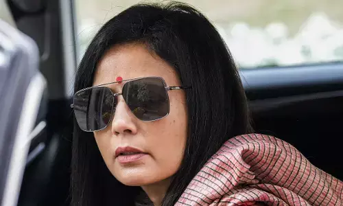 ಪ್ರಶ್ನೆಗಳಿಗಾಗಿ ಲಂಚ ಪ್ರಕರಣ: ನ.2ರಂದು ತನ್ನ ಮುಂದೆ ಹಾಜರಾಗುವಂತೆ ಟಿಎಂಸಿ ಸಂಸದೆ ಮಹುವಾ ಮೊಯಿತ್ರಾಗೆ ಲೋಕಸಭಾ ನೀತಿಸಮಿತಿ ಸೂಚನೆ