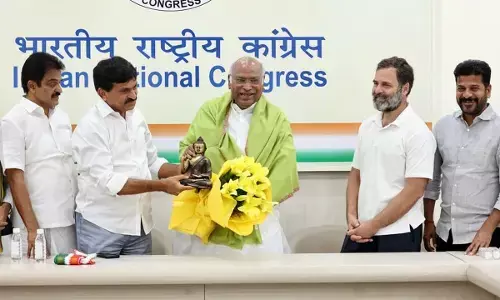 ತೆಲಂಗಾಣ: ಕಾಂಗ್ರೆಸ್‌ ಸೇರಿದ ಬಿಆರ್‍ಎಸ್, ಬಿಜೆಪಿ ನಾಯಕರು