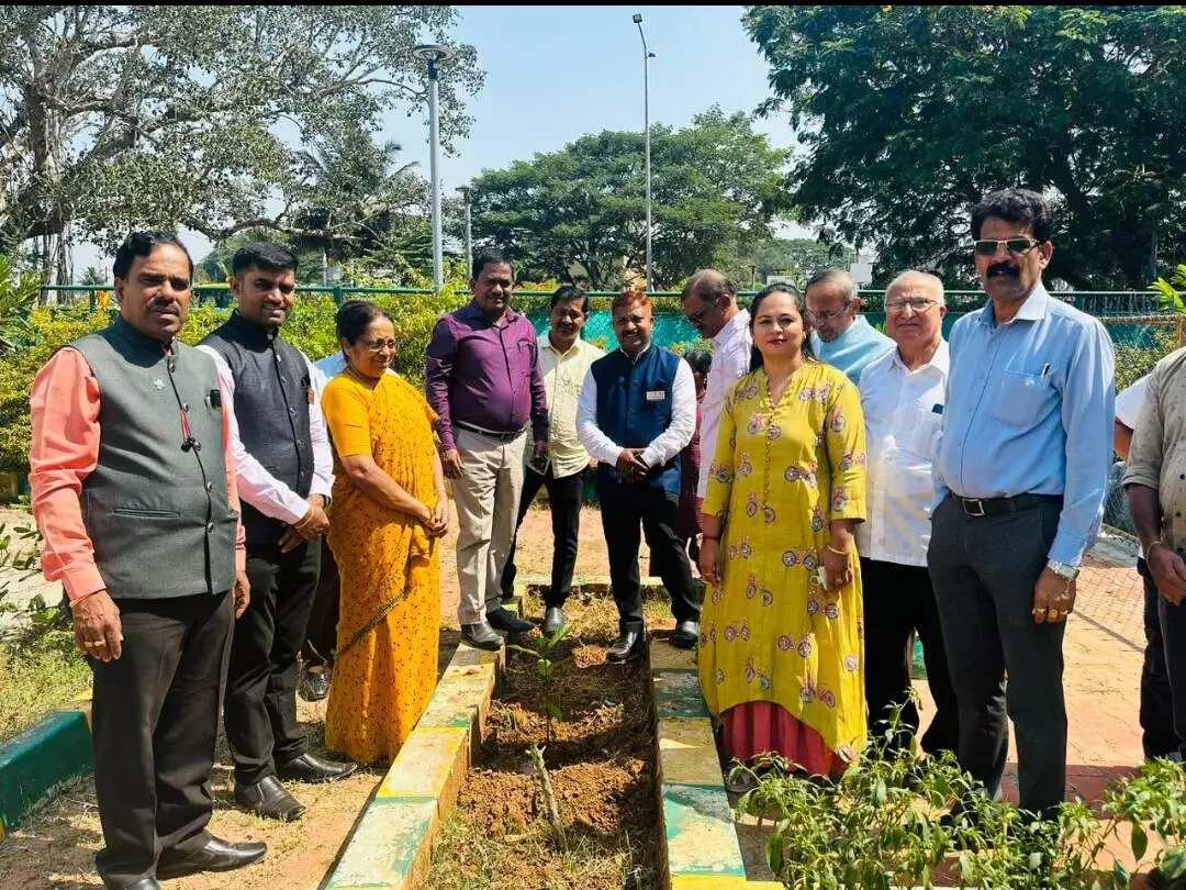 ಪರಿಸರ ಸಂರಕ್ಷಣೆಯು ಸಮಾಜದ ಪ್ರತಿಯೊಬ್ಬರ ಕರ್ತವ್ಯ: ಬಿ.ಸಿ.ಗೀತಾ ಪರಿಸರ ಸಂರಕ್ಷಣೆಯು ಸಮಾಜದ ಪ್ರತಿಯೊಬ್ಬರ ಕರ್ತವ್ಯ: ಬಿ.ಸಿ.ಗೀತಾ