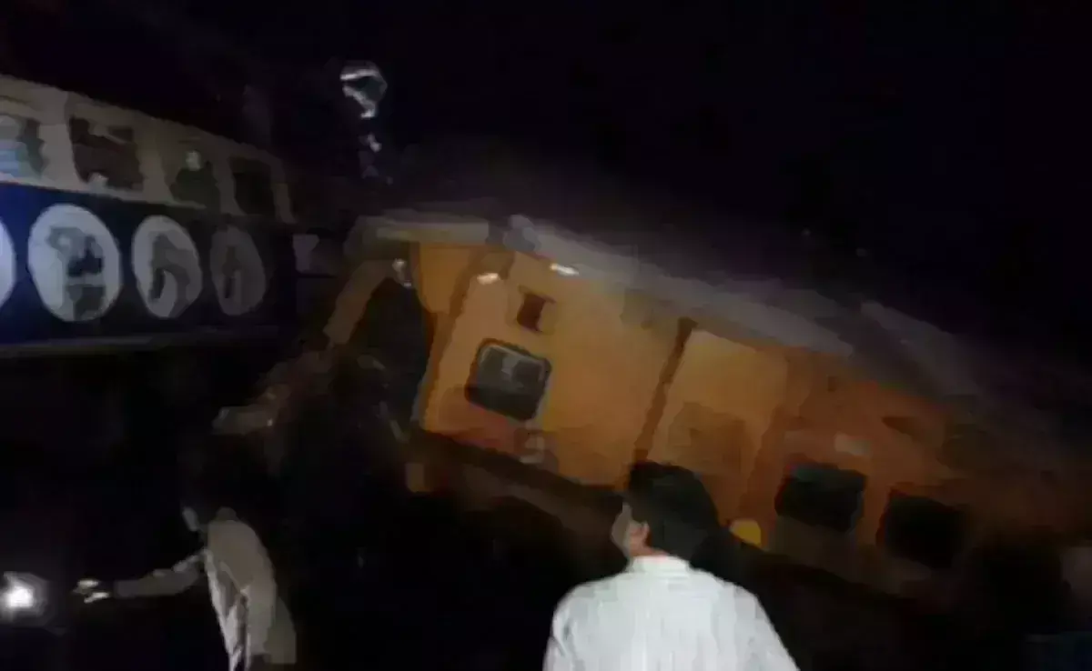 ಆಂಧ್ರದಲ್ಲಿ ನಿಂತಿದ್ದ ಪ್ಯಾಸೆಂಜರ್ ರೈಲಿಗೆ ಎಕ್ಸ್‌ಪ್ರೆಸ್‌ ರೈಲು ಡಿಕ್ಕಿಯಾಗಿ 3 ಸಾವು