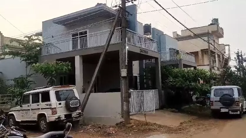 ಹಾವೇರಿ: ಅರಣ್ಯ ಇಲಾಖೆ ಅಧಿಕಾರಿಗಳ ನಿವಾಸಗಳ ಮೇಲೆ ಲೋಕಾಯುಕ್ತ ದಾಳಿ ಹಾವೇರಿ: ಅರಣ್ಯ ಇಲಾಖೆ ಅಧಿಕಾರಿಗಳ ನಿವಾಸಗಳ ಮೇಲೆ ಲೋಕಾಯುಕ್ತ ದಾಳಿ